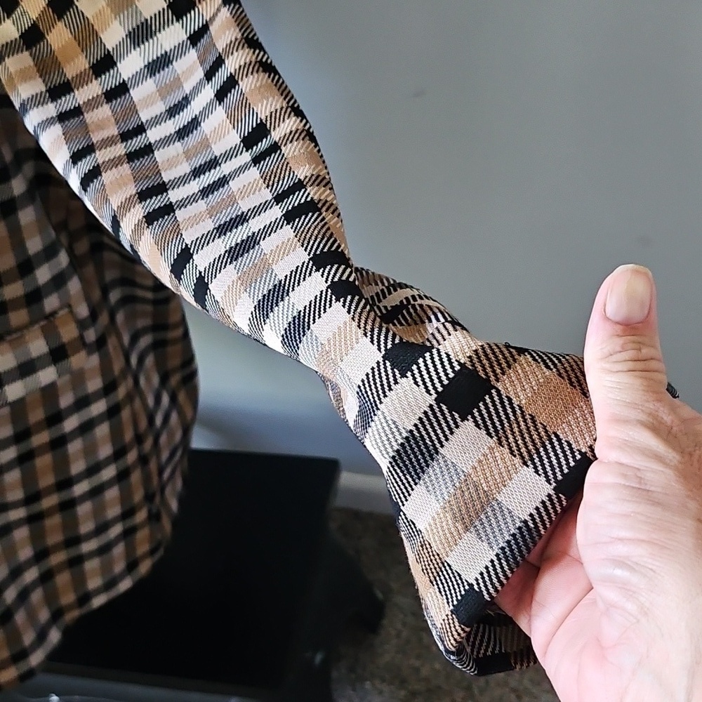 Maurices Caramel, Tan, and Brown Checkered Blazer NWOT - Picture 8 of 16